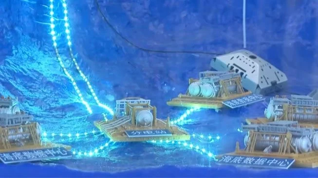 ĐƯA BỘ LƯU TRỮ NĂNG 1.300 TẤN XUỐNG ĐỘ SÂU 35 MÉT DƯỚI NƯỚC… CHỈ TRONG 3 TIẾNG, TRUNG QUỐC GÂY CHẤN ĐỘNG KHI XÂY DỰNG TRUNG TÂM DỮ LIỆU THƯƠNG MẠI DƯỚI ĐÁY BIỂN ĐẦU TIÊN TRÊN THẾ GIỚI